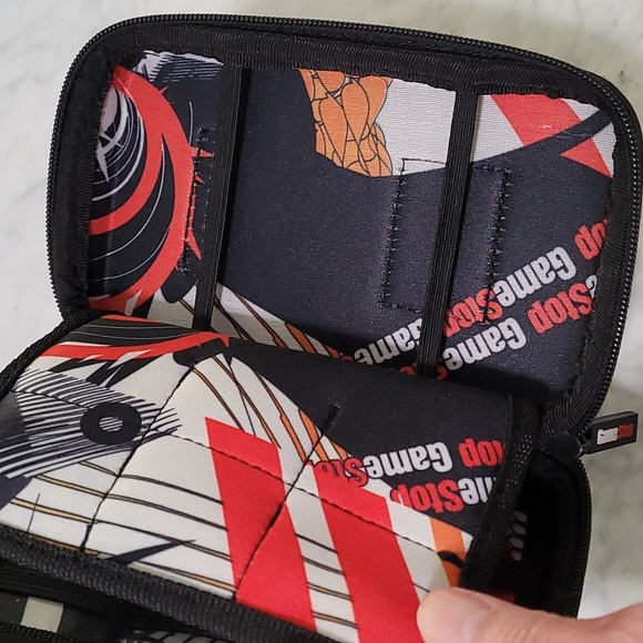 Original Nintendo DS case. Hold the device and 12 games! - Picture 7 of 9